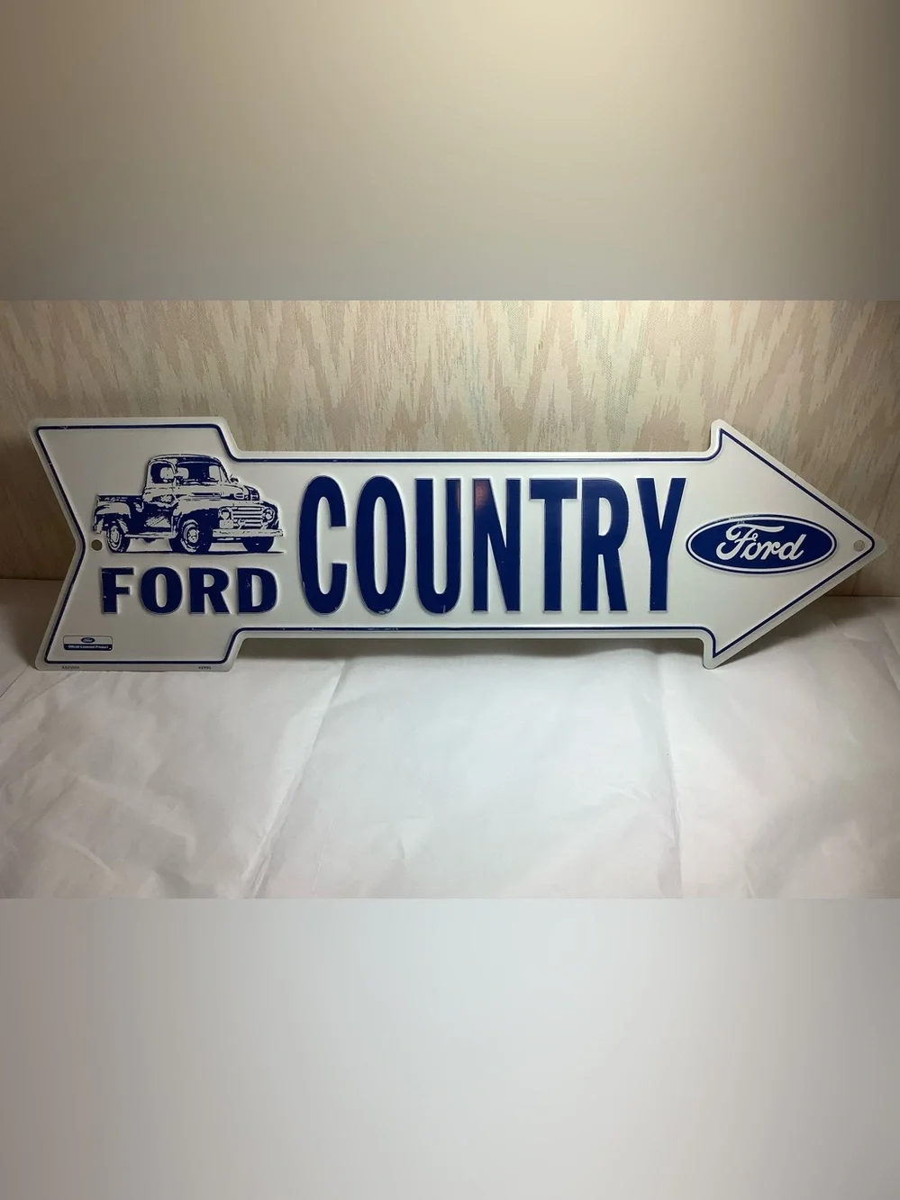 Ford Blue and White Country Arrow Wall Décor